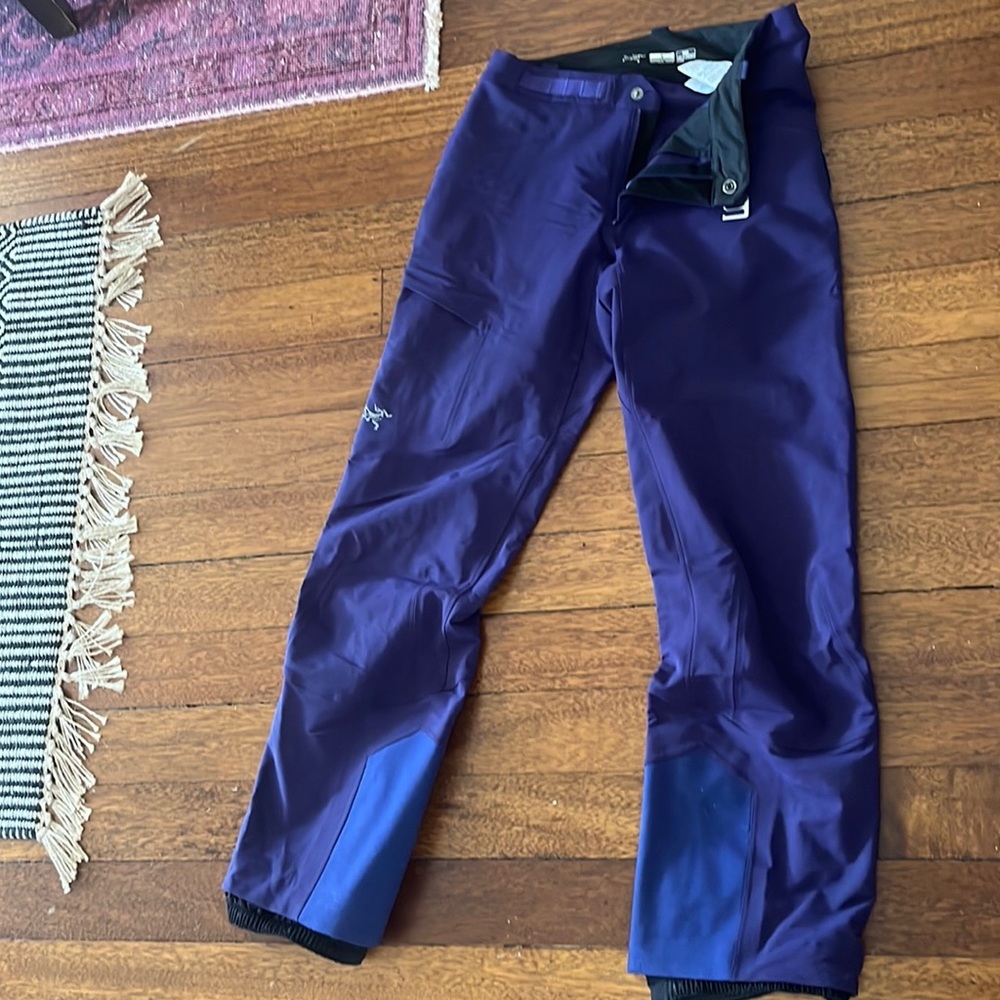 Size 8 ski pants worn 10 times.
